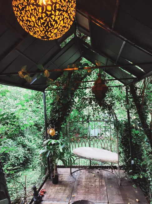 Secret garden ou jardin secret, passez une soirée en amoureux dans un endroit romantique dans le jardin