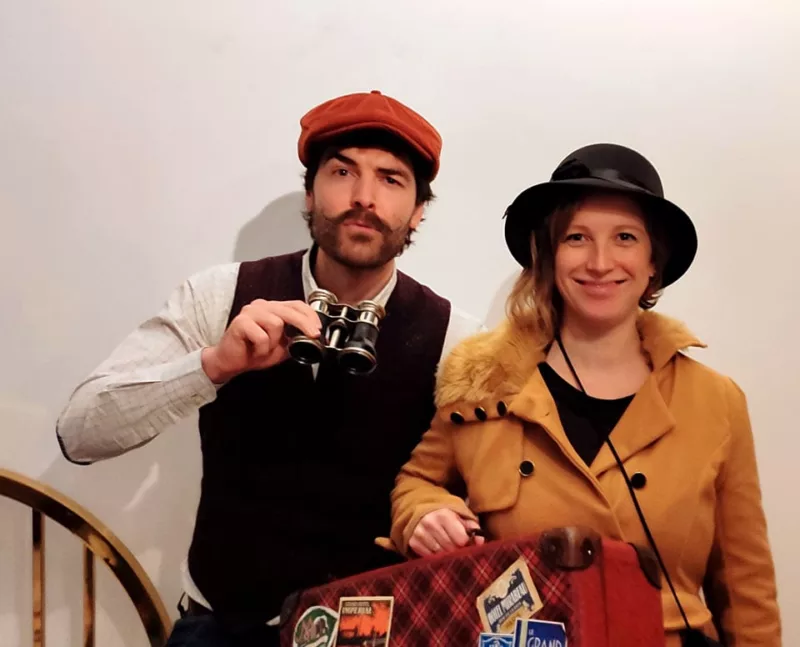 Aidez Nellie Bly à faire éclater le scandale à deux