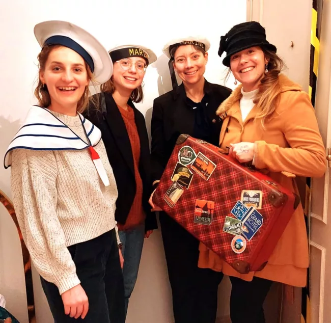 Aidez Nellie Bly à faire éclater le scandale entre amis à 4