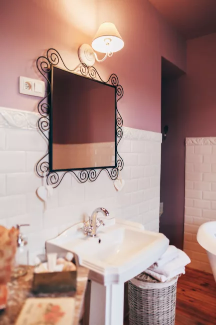 La salle de bain de Miss Rose cache des secrets, venez les découvrir