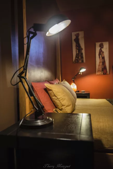 Logez dans la chambre africaine de Colonel MUSTARD sur le thème du Cluedo