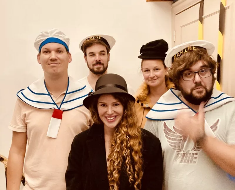 Aidez Nellie Bly à faire éclater le scandale en groupe de 5