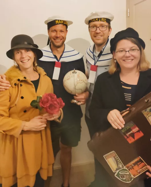 Aidez Nellie Bly à faire éclater le scandale entre amis à 4