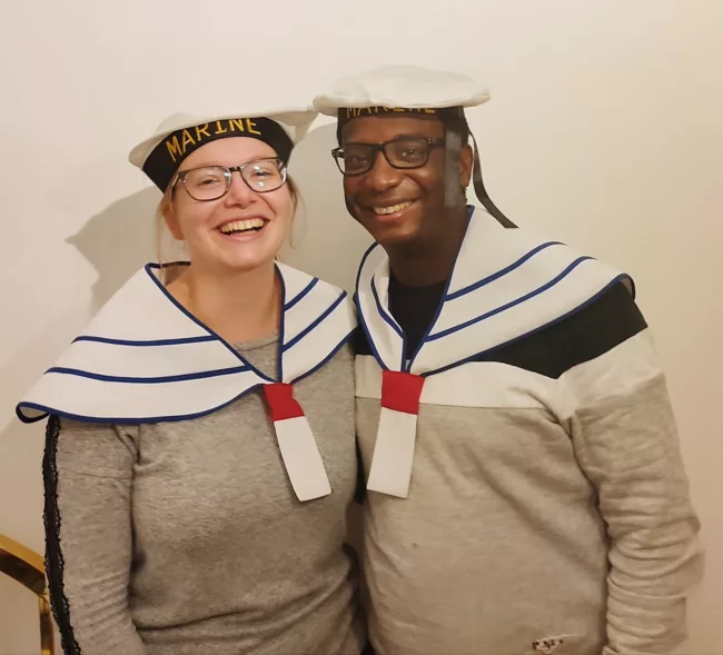 Aidez Nellie Bly à faire éclater le scandale à deux