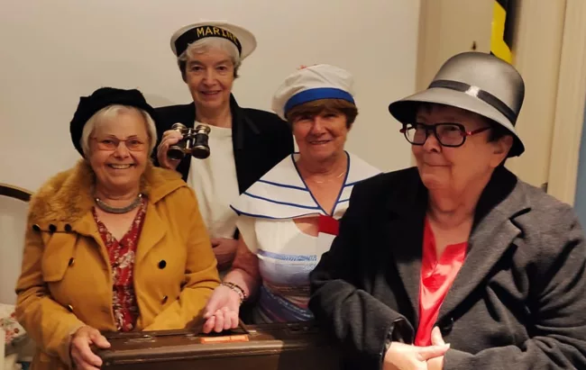 Aidez Nellie Bly à faire éclater le scandale entre amis à 4