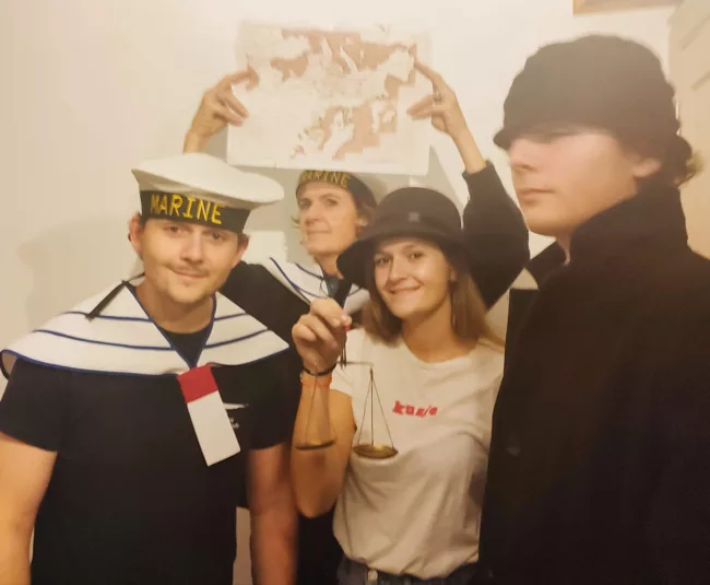 Aidez Nellie Bly à faire éclater le scandale en famille