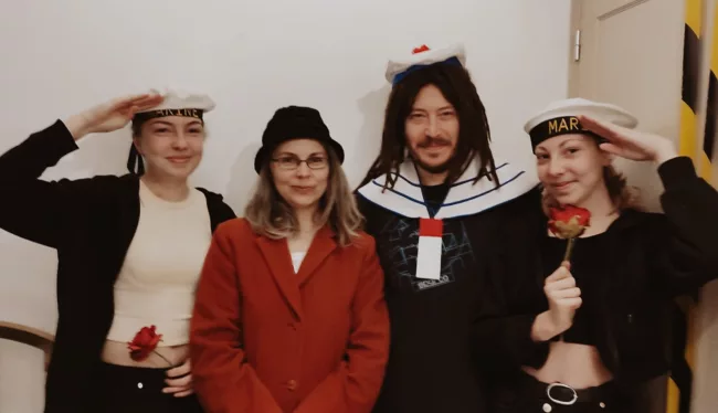 Aidez Nellie Bly à faire éclater le scandale en famille