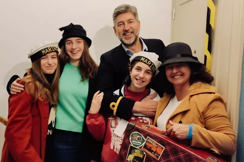 Aidez Nellie Bly à faire éclater le scandale en famille