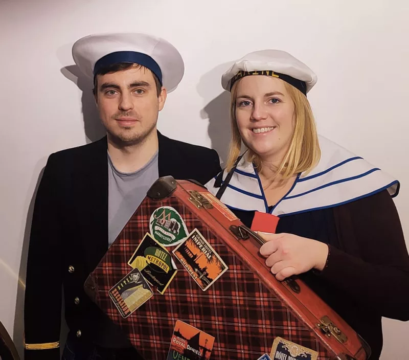 Aidez Nellie Bly à faire éclater le scandale à deux