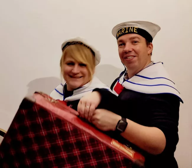 Aidez Nellie Bly à faire éclater le scandale à deux