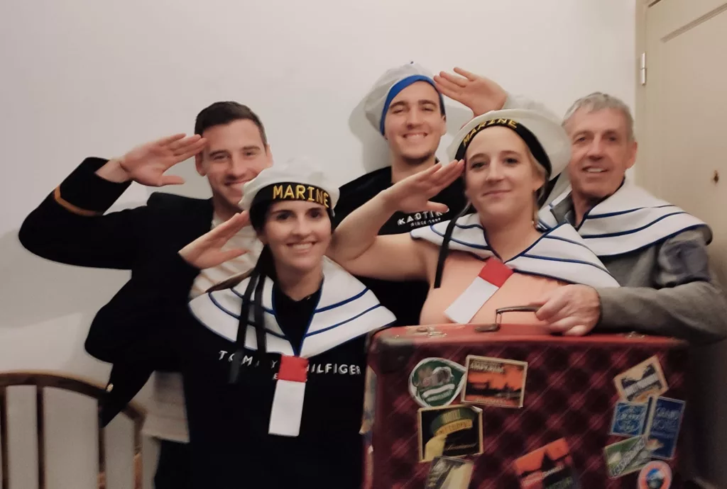 escape cruise entre amis, en famille, en couple, en groupe activité à faire à 4 escape room escape game au plaisir maison d'hôtes ludique et insolite Hastière Dinant Namur Belgique Cluedo B&B